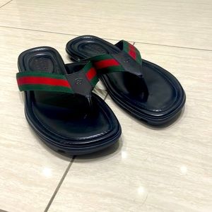 Barley used, size 6.5 “WEB AND LEATHER THONG SANDLE”